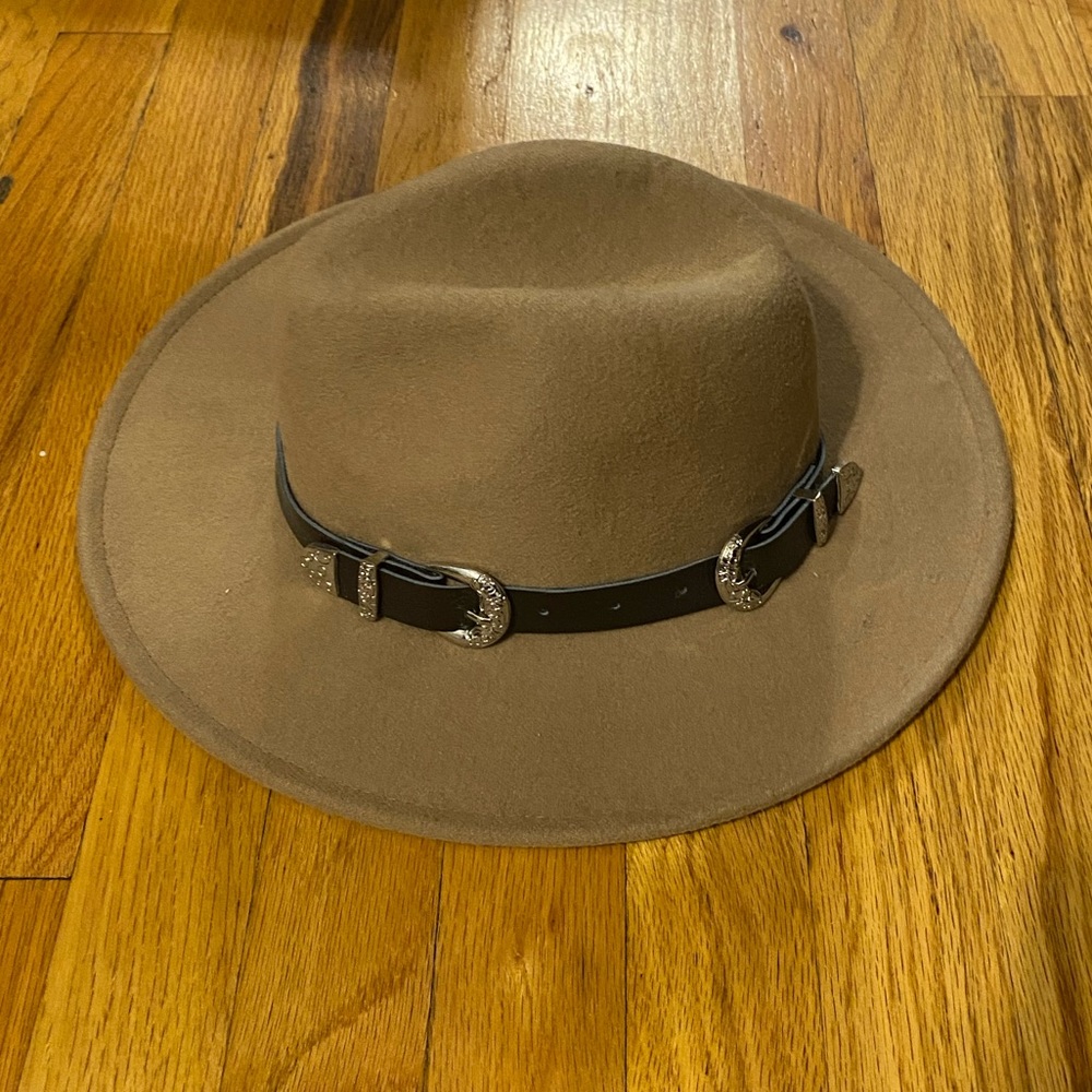 Tan fedora with brown buckle detail